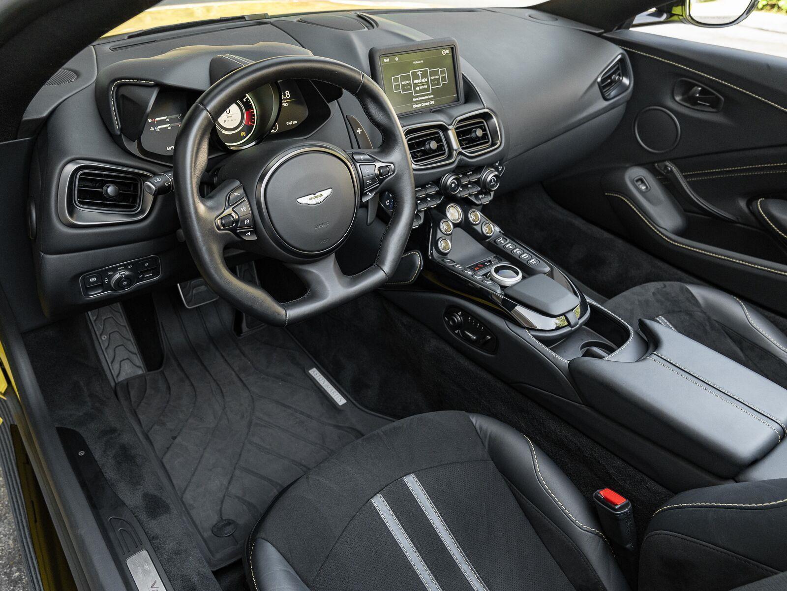 Aston Martin Vantage 2023, снимка 2