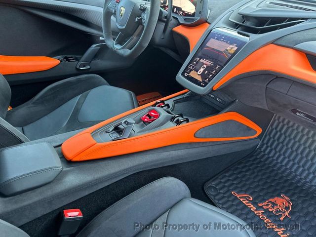 Lamborghini Revuelto 2024, снимка 2