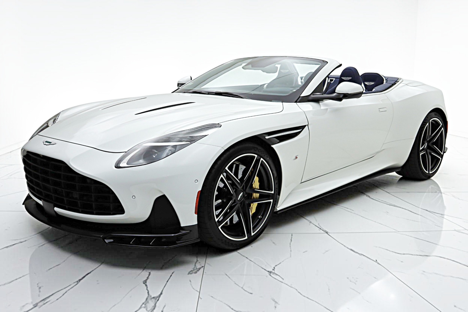 Aston Martin DB12 2026
