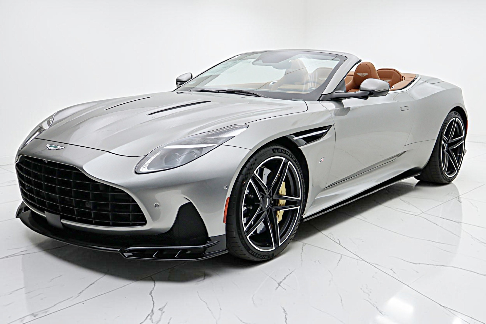 Aston Martin DB12 2026