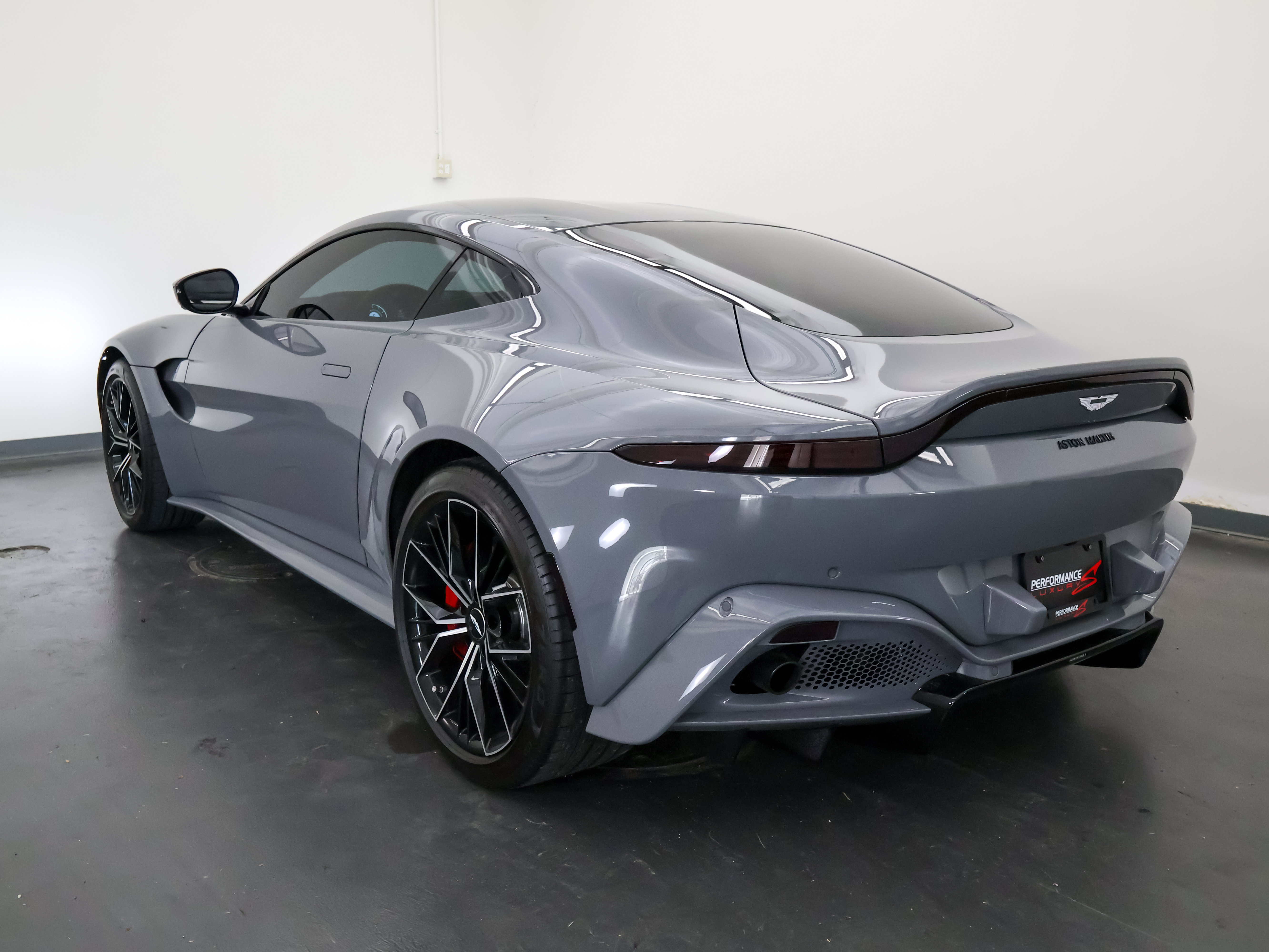 Aston Martin Vantage 2021, снимка 5