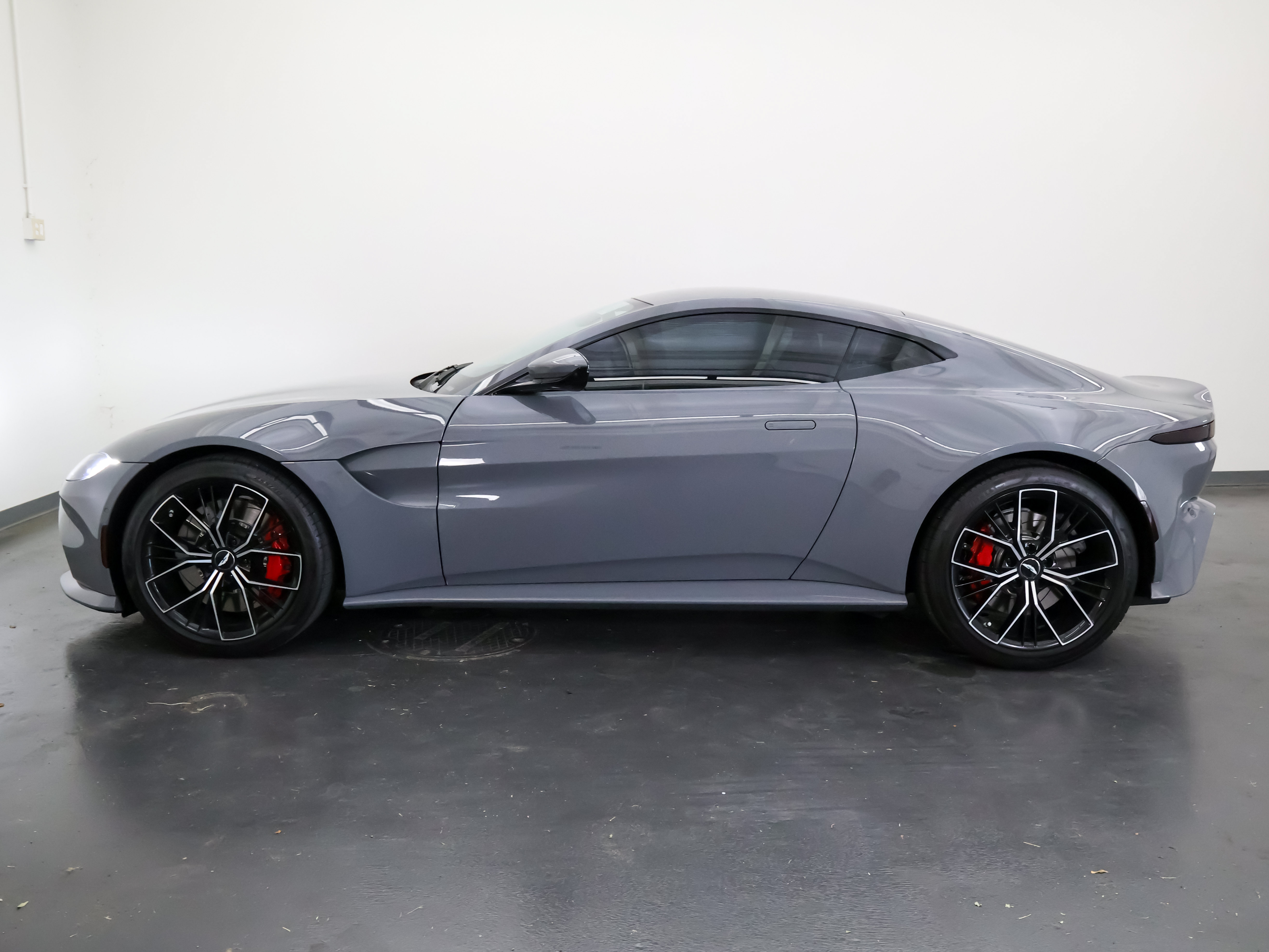 Aston Martin Vantage 2021, снимка 6