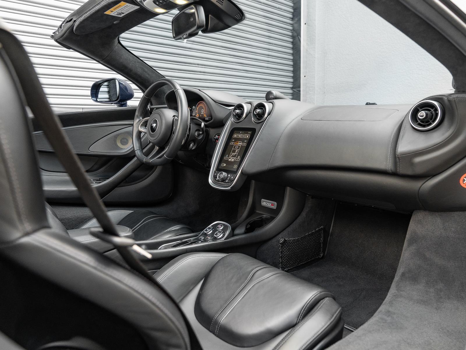 McLaren 570S 2020, снимка 2