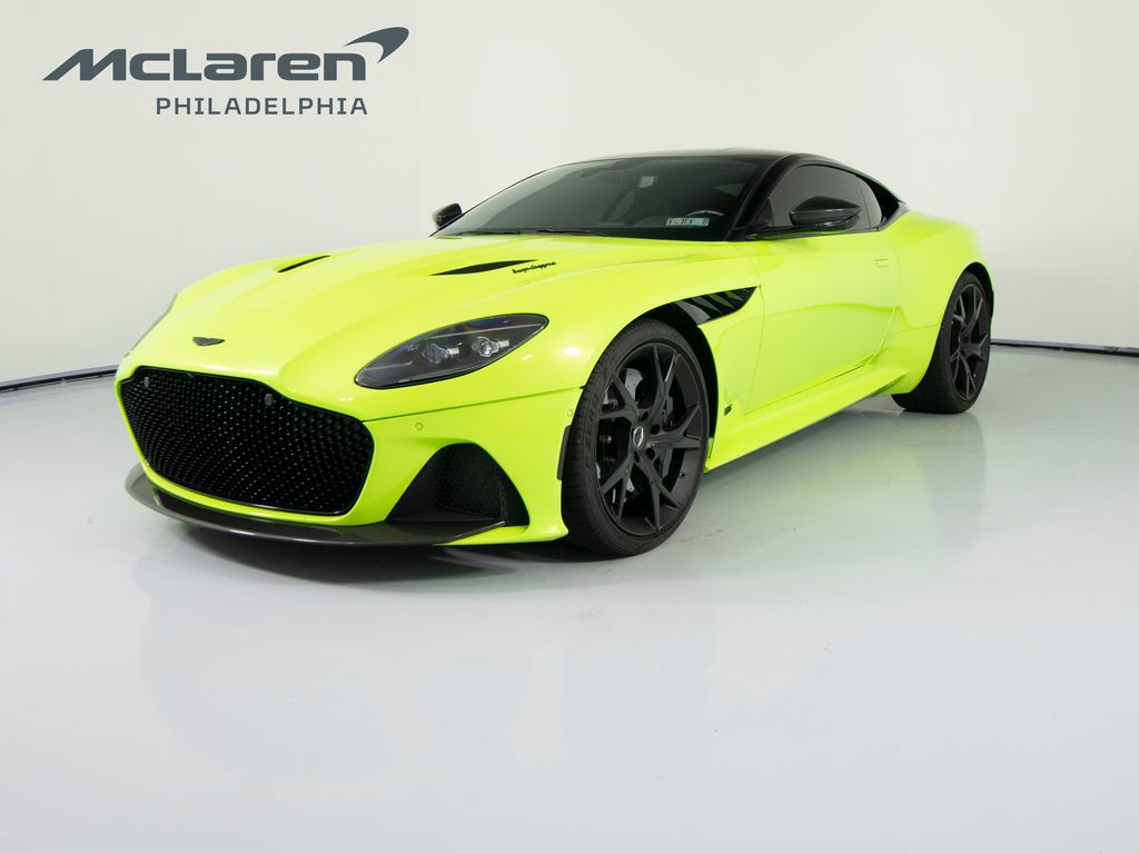 Aston Martin DBS 2022