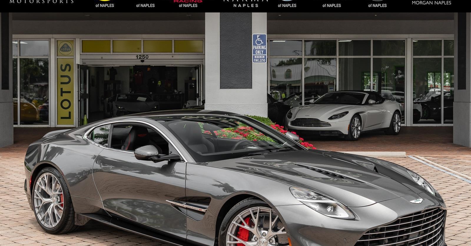 Aston Martin Vanquish 2025