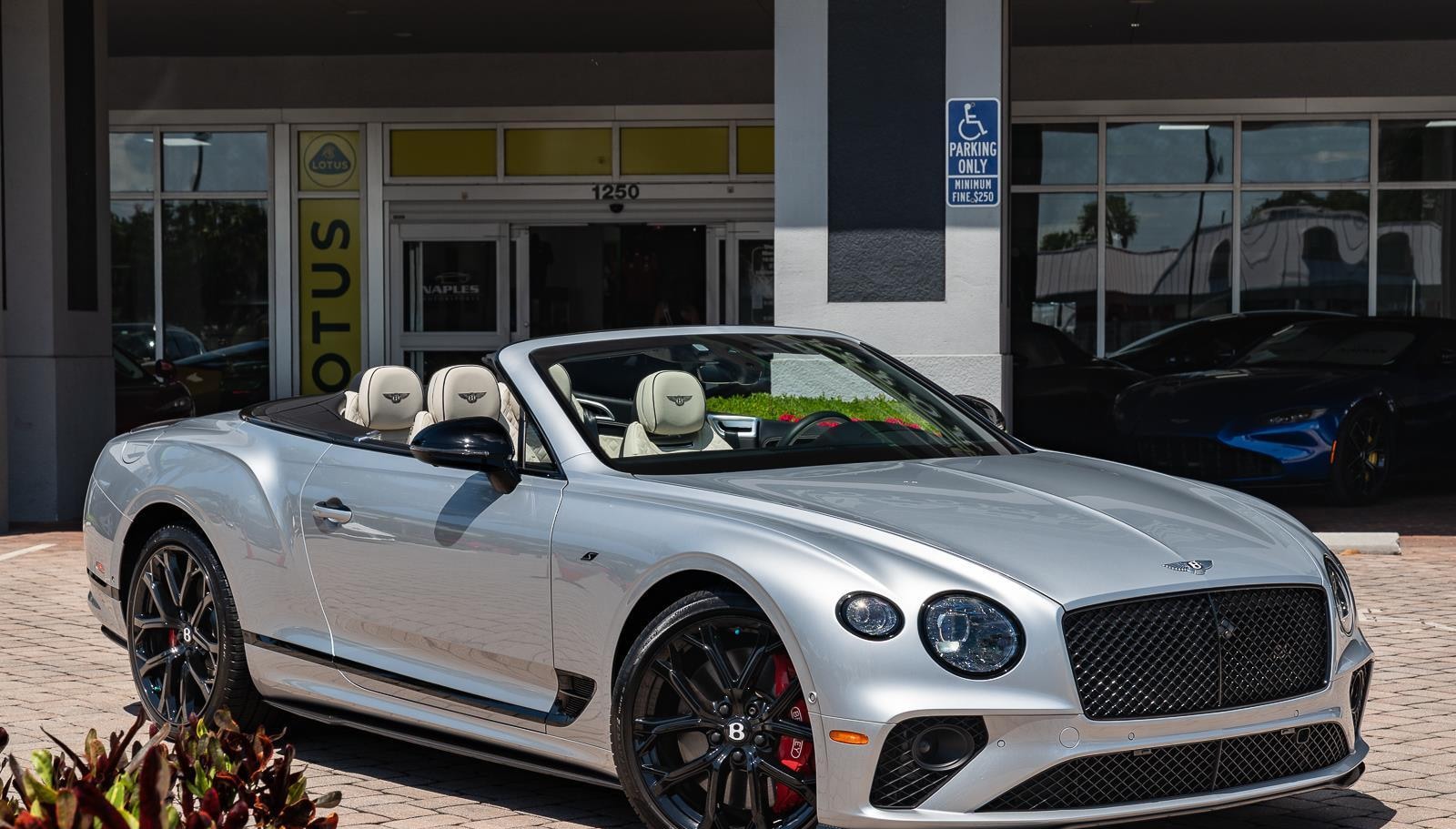 Bentley Continental GTC 2023, снимка 3