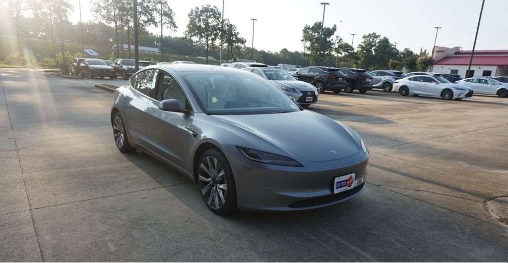 Tesla Model 3 2024