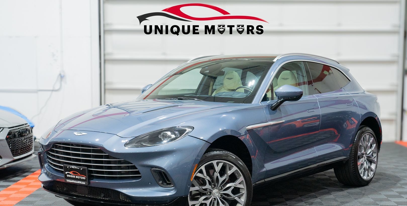 Aston Martin DBX 2021
