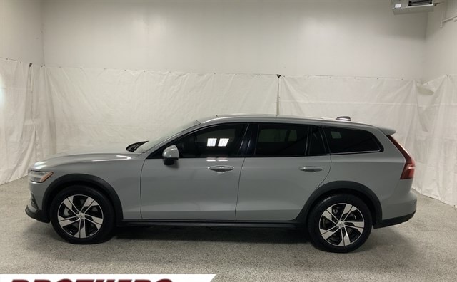 Volvo V60 Cross Country 2025